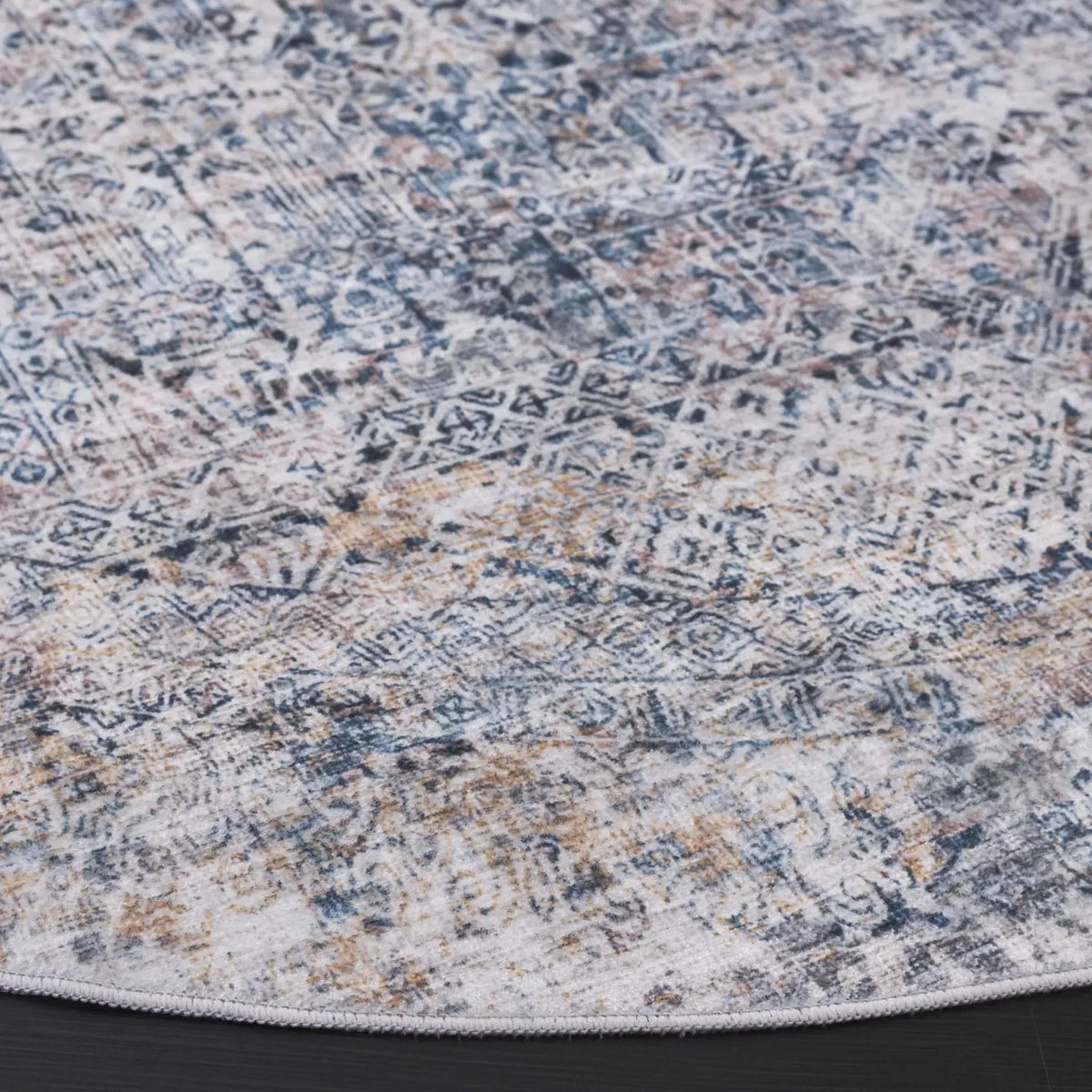 Safavieh Santa Monica 6'-0" x 6'-0" Rug in Navy / Beige