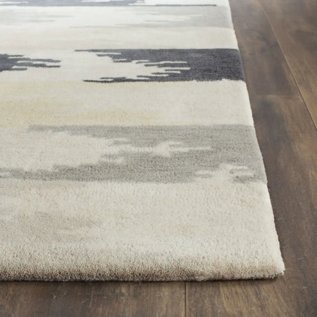Safavieh Soho 5'-0" x 8'-0" Rug in Ivory / Grey