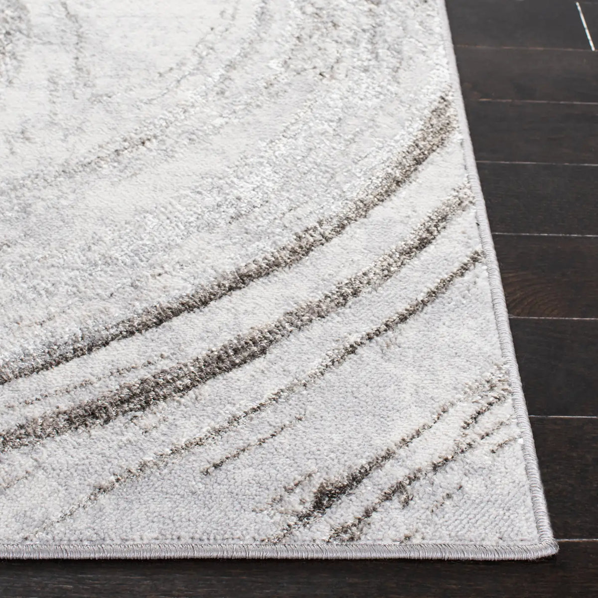 Safavieh Orchard 4'-5" x 6'-5" Rug in Grey / Light Grey
