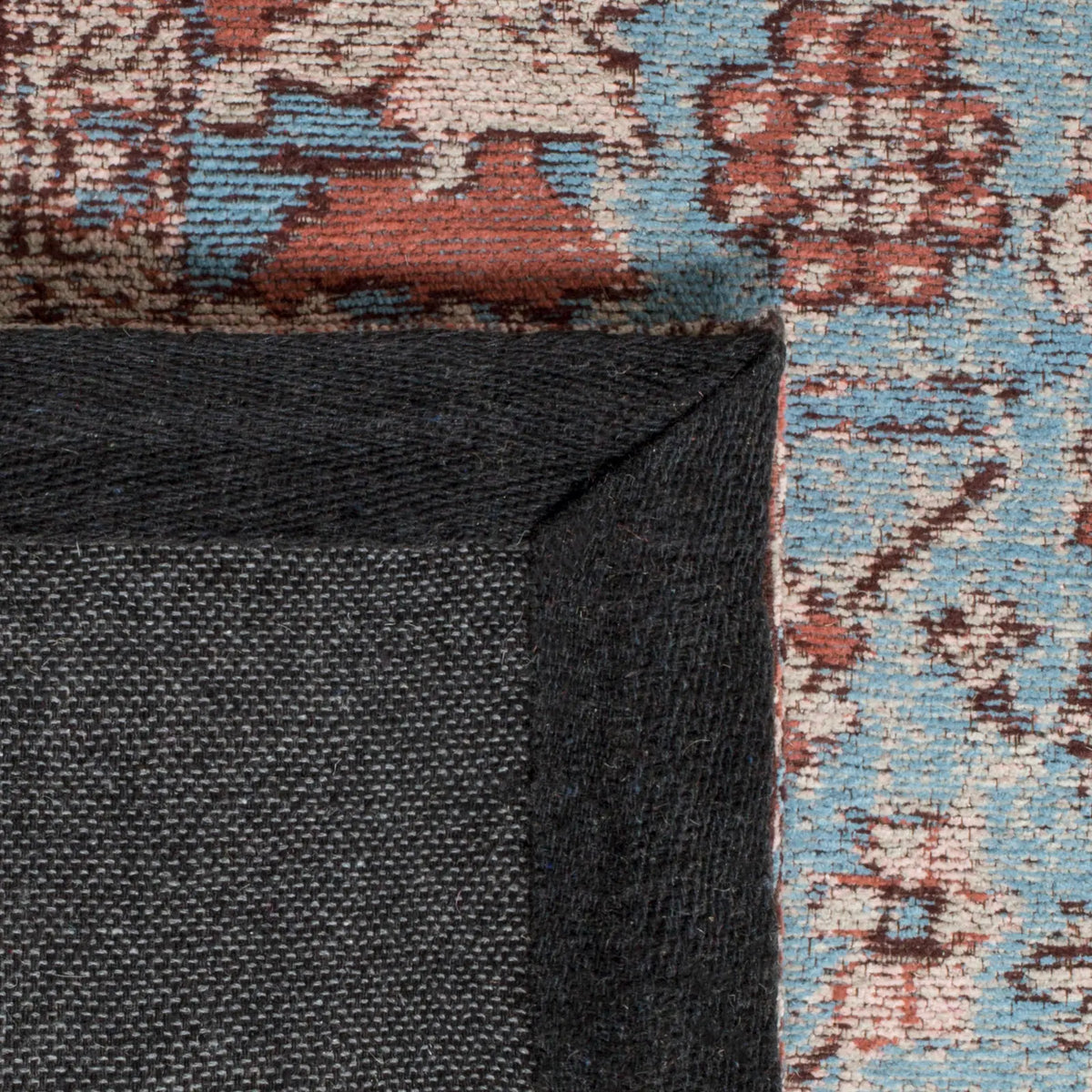 Safavieh Classic Vintage 5'-0" x 8'-0" Rug in Blue / Red