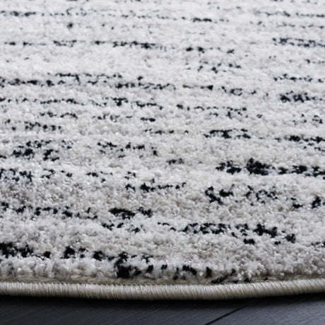 Safavieh Adirondack 6'-0" x 6'-0" Rug in Ivory / Silver