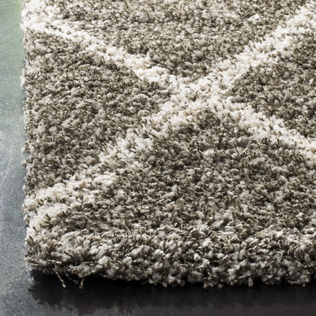 Safavieh Hudson Shag 5'-1" x 7'-6" Rug in Grey / Ivory
