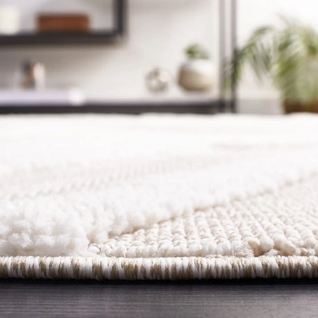 Safavieh Trends 4'-0" x 6'-0" Rug in Beige / Ivory