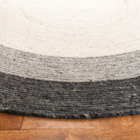 Safavieh Braided 5'-0" x 5'-0" Rug in Grey / Ivory