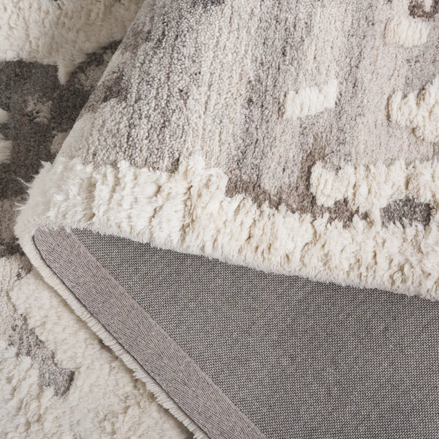 Safavieh Casablanca 4'-0" x 6'-0" Rug in Ivory / Taupe