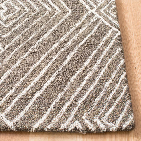 Safavieh Micro-Loop 5'-0" x 8'-0" Rug in Dark Grey / Ivory