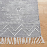 Safavieh Kilim 4'-0" x 6'-0" Rug in Grey / Ivory