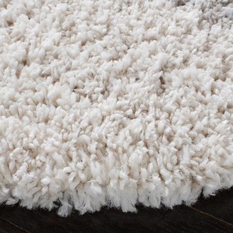 Safavieh Fontana Shag  800 6'-7" x 6'-7" Rug in Grey / Ivory