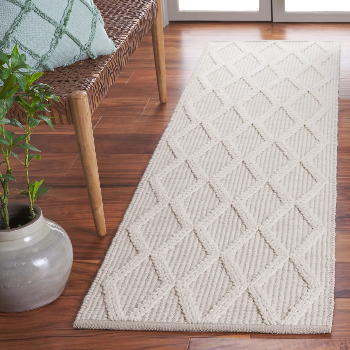 Safavieh Natura 2'-3" x 8'-0" Rug in Ivory