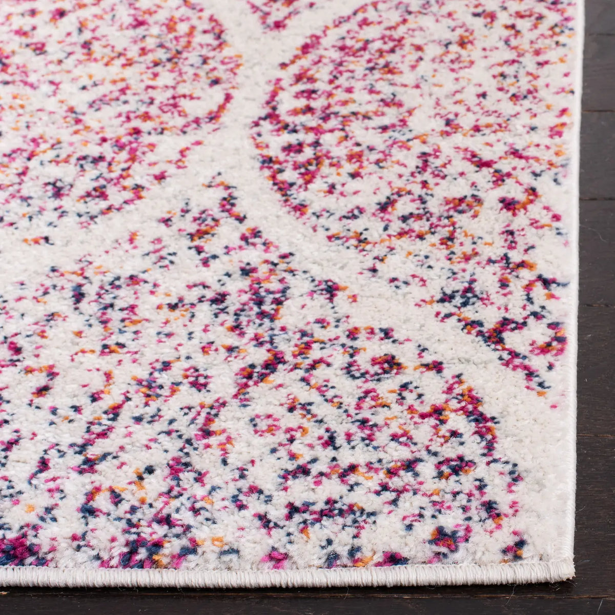 Safavieh Madison 5'-3" x 7'-0" Rug in Cream / Fuchsia