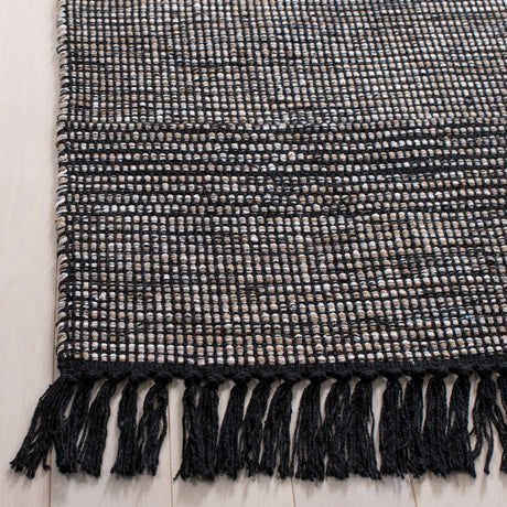 Safavieh Montauk 4'-0" x 6'-0" Rug in Beige / Ivory