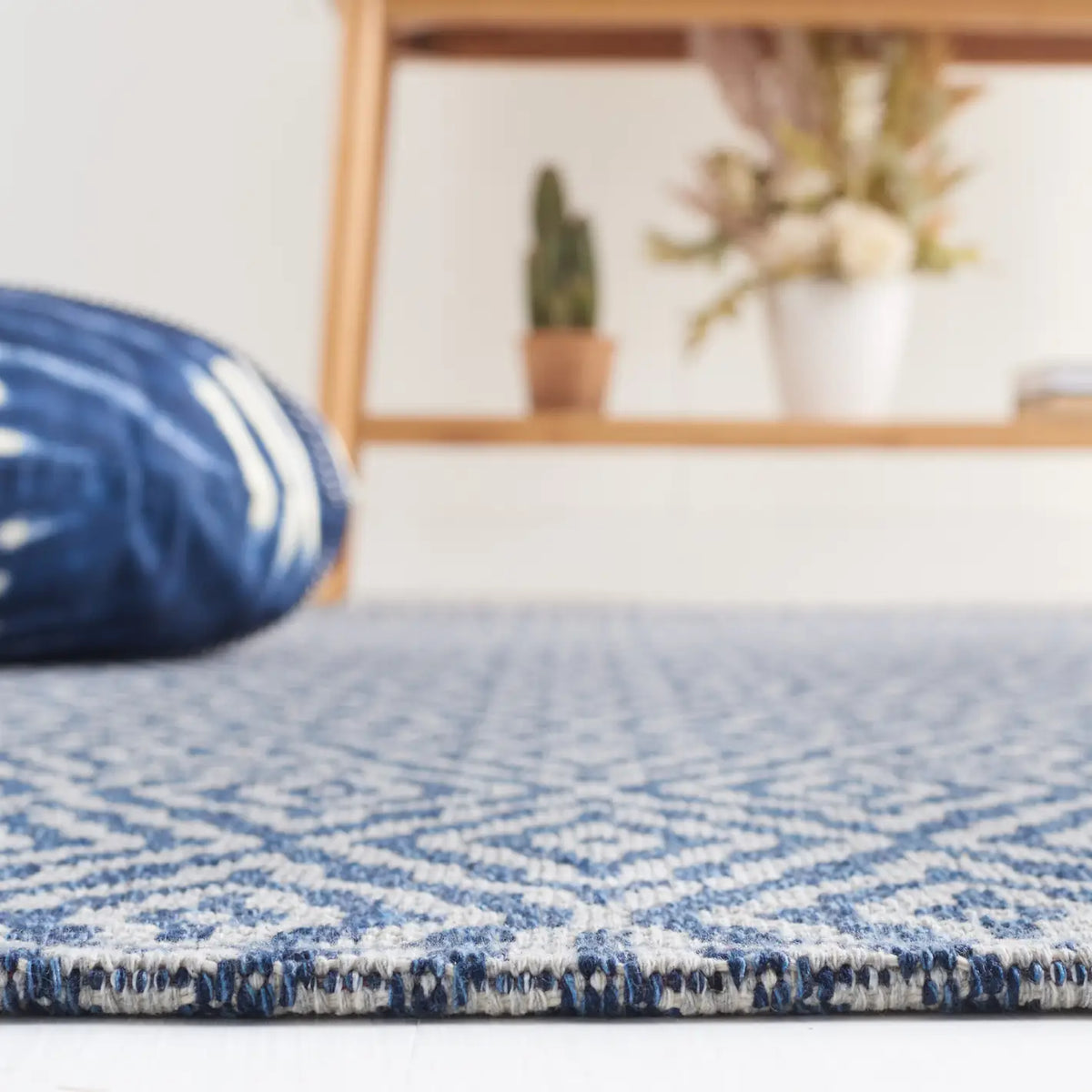 Safavieh Martha Stewart 5'-0" x 7'-0" Rug in Navy / Light Grey