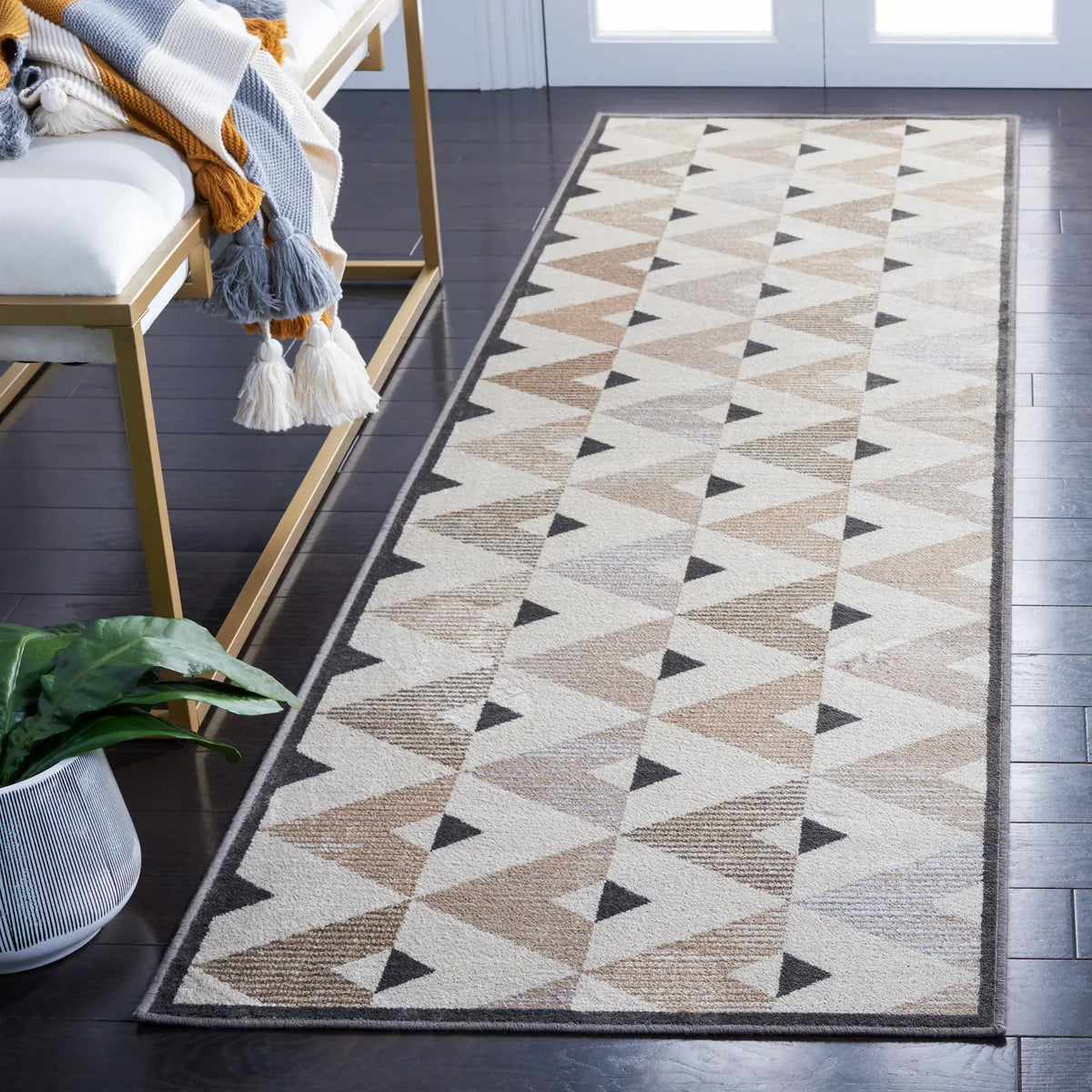 Safavieh Atlas 2'-2" x 7'-0" Rug in Ivory / Beige