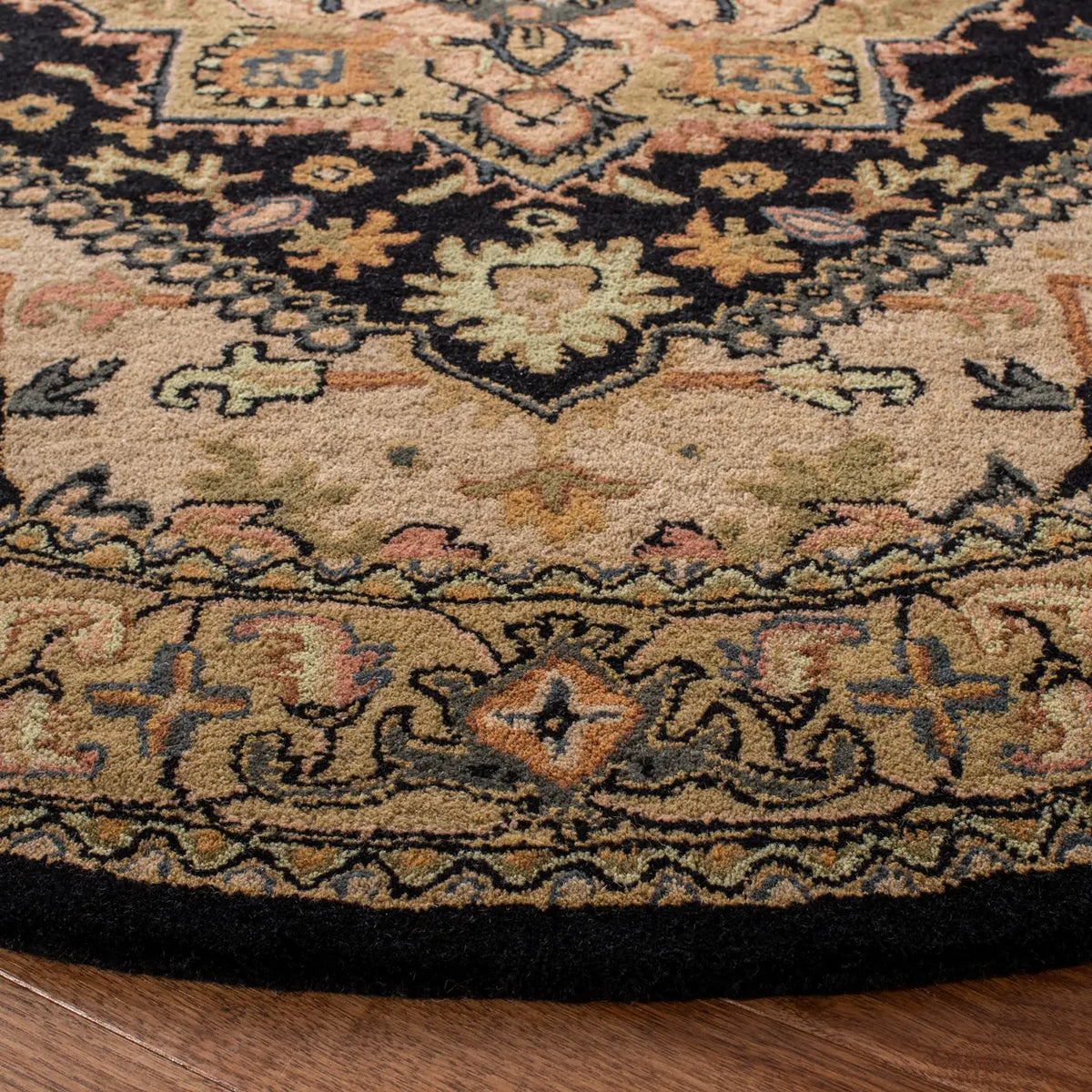Safavieh Heritage 6'-0" x 6'-0" Rug in Black / Gold