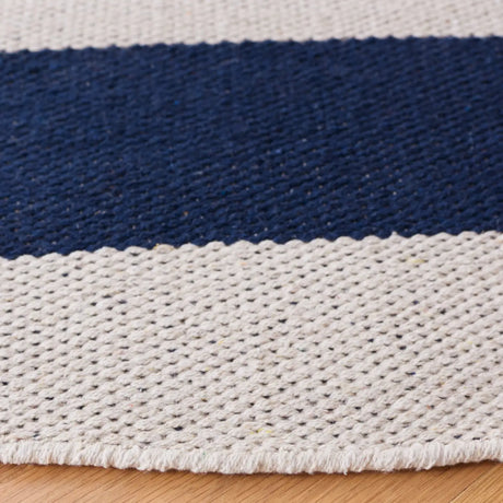 Safavieh Montauk 6'-0" x 6'-0" Rug in Navy / Ivory