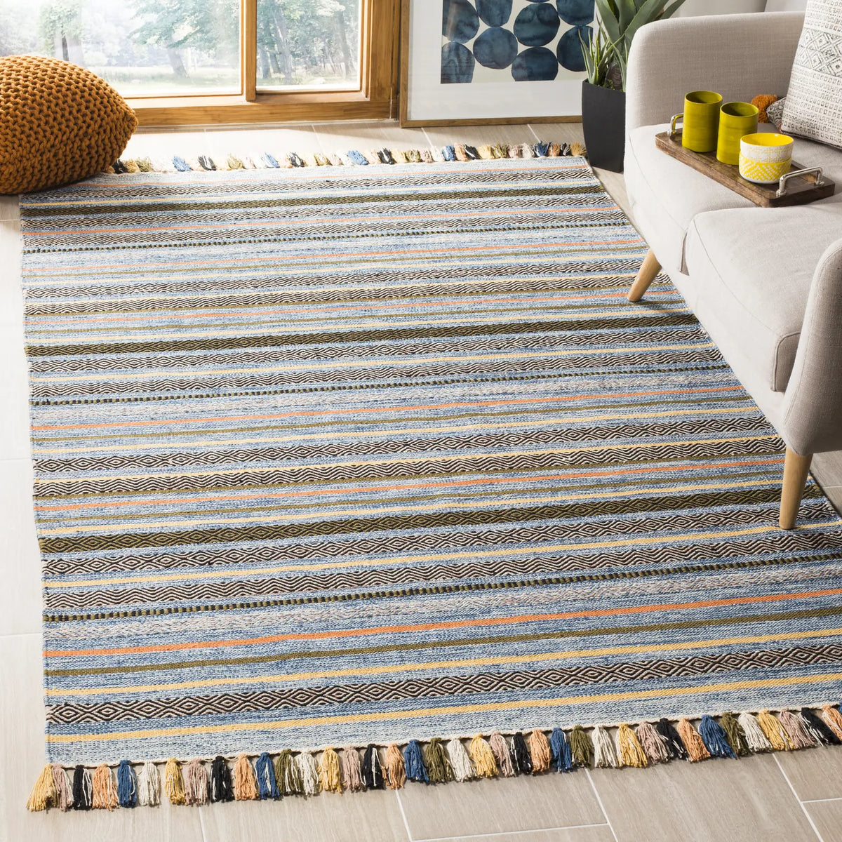 Safavieh Montauk 5'-0" x 8'-0" Rug in Blue / Multi