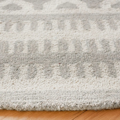 Safavieh Capri 6'-0" x 6'-0" Rug in Ivory / Grey