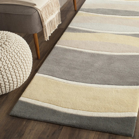 Safavieh Soho 2'-6" x 8'-0" Rug in Grey / Gold