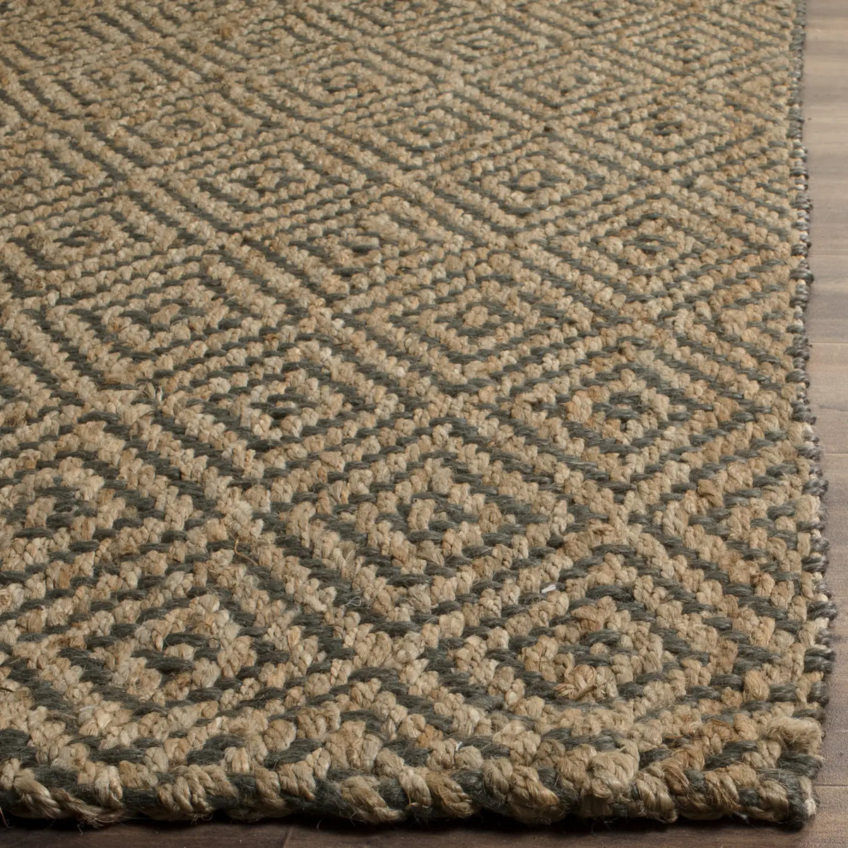 Safavieh Natural Fiber 4'-0" x 6'-0" Rug in Natural / Grey