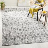 Safavieh Montauk 5'-0" x 8'-0" Rug in Charcoal / Ivory