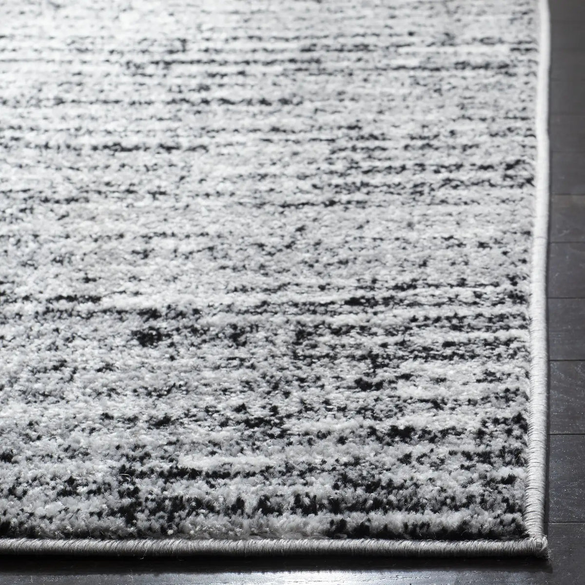 Safavieh Adirondack 5'-1" x 7'-6" Rug in Black / Silver