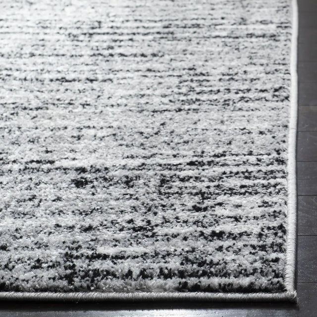 Safavieh Adirondack 5'-1" x 7'-6" Rug in Black / Silver
