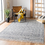 Safavieh Kilim 4'-0" x 6'-0" Rug in Black / Ivory