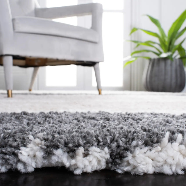 Safavieh Fontana Shag  800 4'-0" x 6'-0" Rug in Grey / Ivory