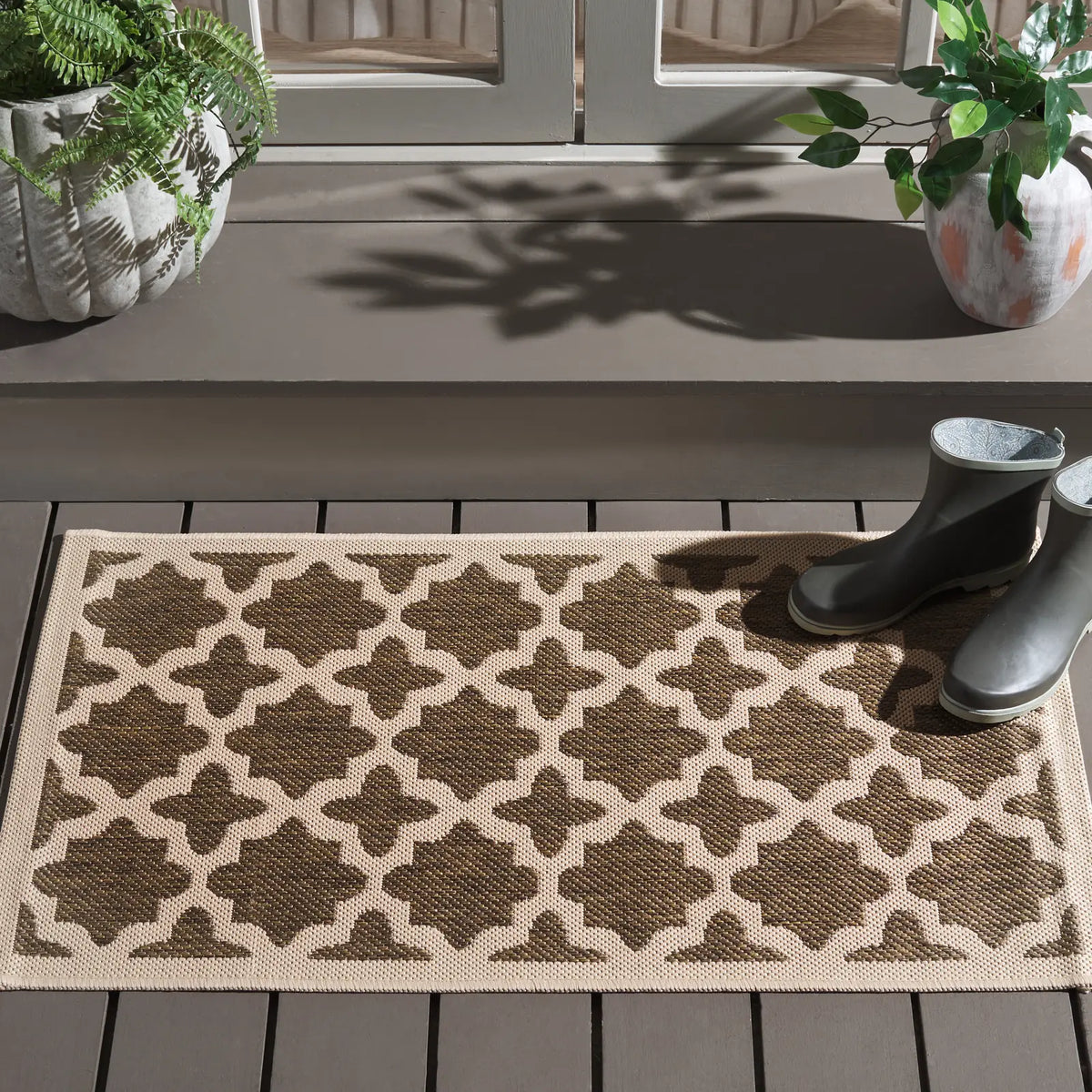 Safavieh Courtyard 2'-0" x 3'-7" Rug in Brown / Bone