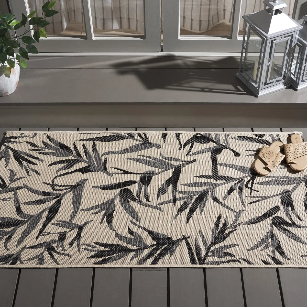 Safavieh Courtyard 2'-7" x 5'-0" Rug in Beige / Anthracite