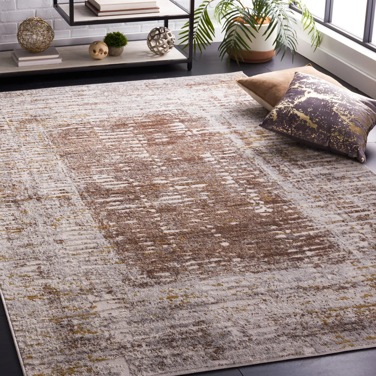 Safavieh Palma 4'-0" x 6'-0" Rug in Beige / Brown