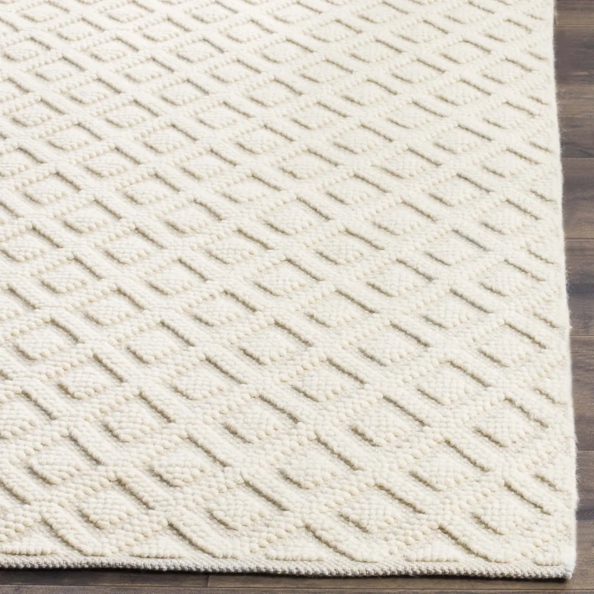 Safavieh Vermont 4'-0" x 6'-0" Rug in Ivory