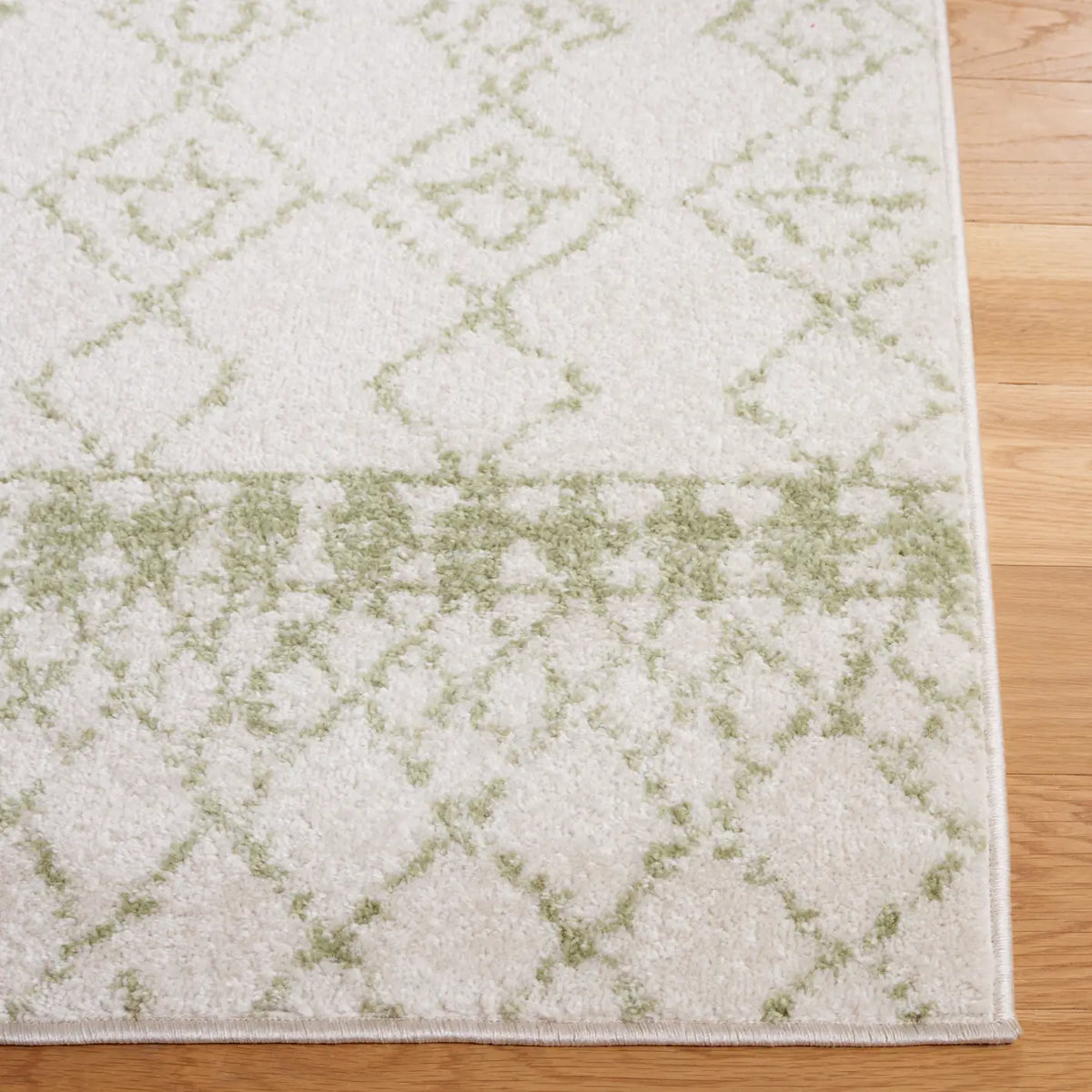 Safavieh Tulum 4'-0" x 6'-0" Rug in Ivory / Sage