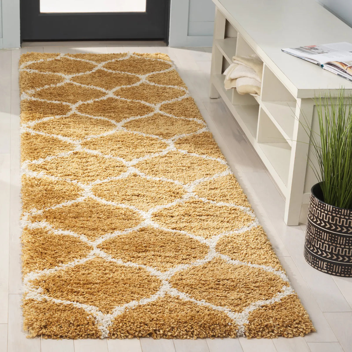 Safavieh Hudson Shag 2'-3" x 8'-0" Rug in Gold / Ivory