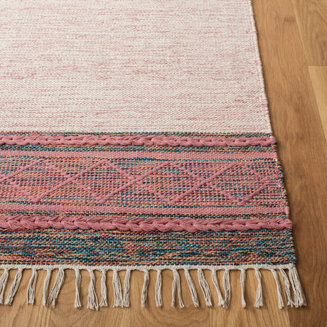 Safavieh Montauk 4'-0" x 6'-0" Rug in Pink / Beige