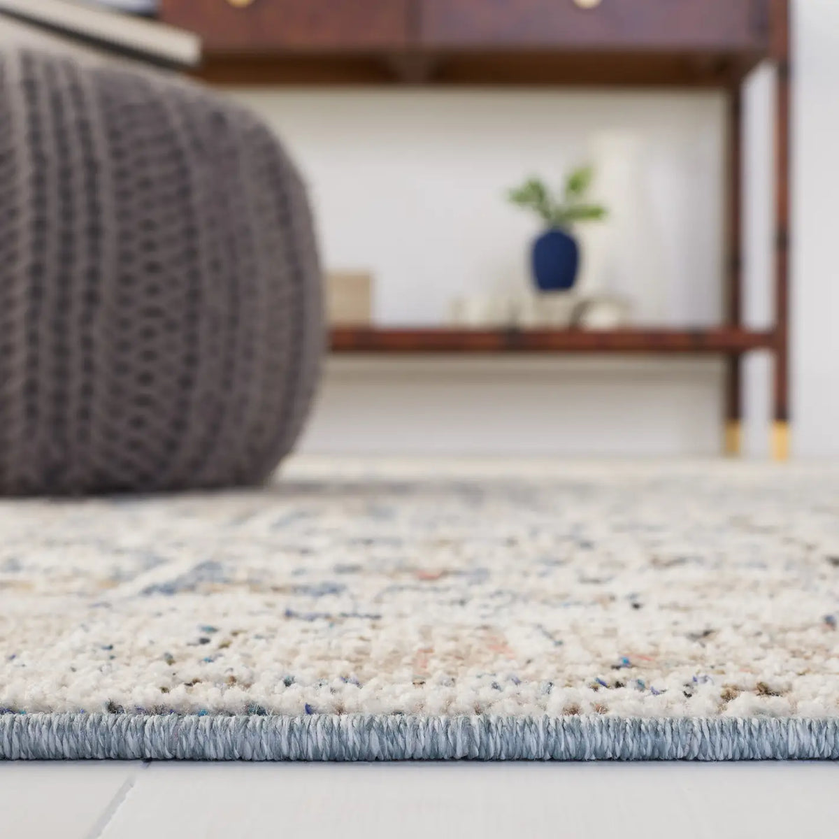 Safavieh Vivaldi 5'-3" x 7'-6" Rug in Blue / Ivory