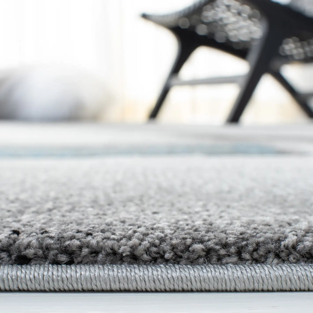 Safavieh Hollywood 4'-0" x 6'-0" Rug in Grey / Blue