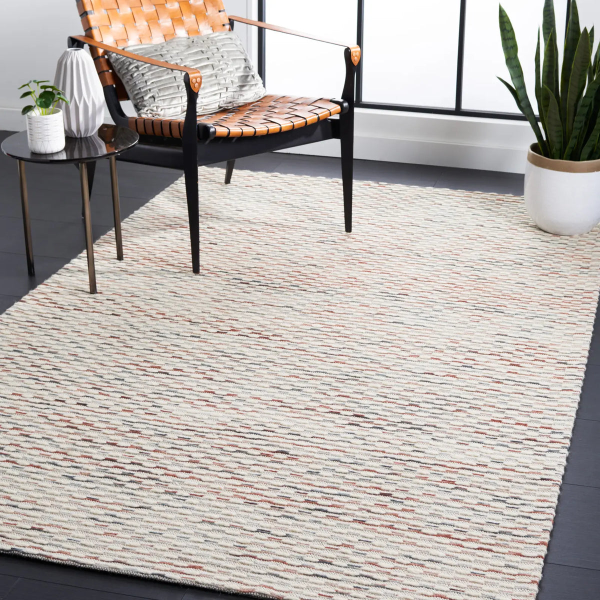 Safavieh Marbella 4'-0" x 6'-0" Rug in Beige / Rust