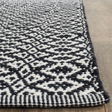 Safavieh Montauk 5'-0" x 7'-0" Rug in Ivory / Black