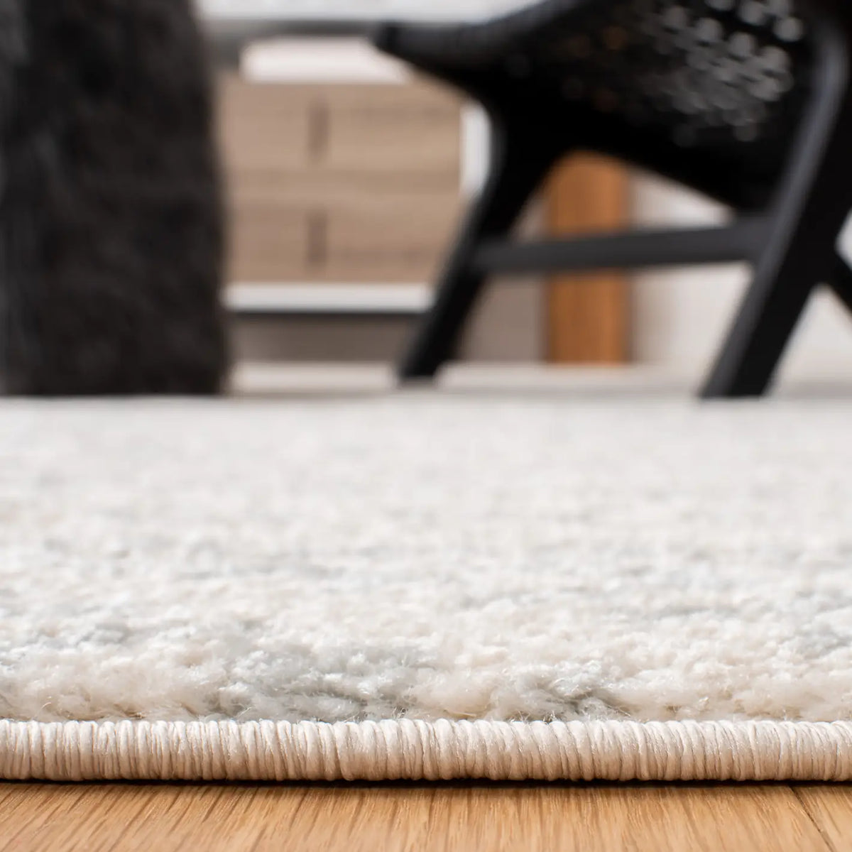 Safavieh Tulum 4'-0" x 6'-0" Rug in Ivory / Light Grey