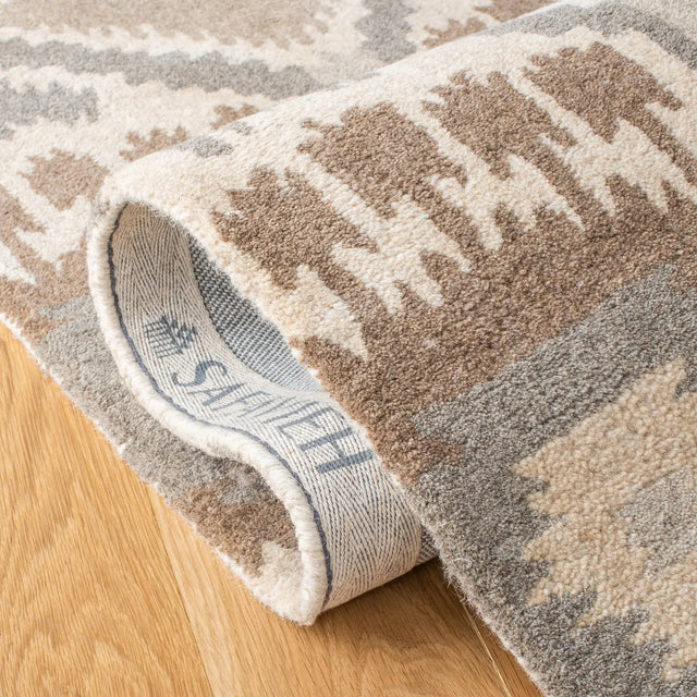 Safavieh Wyndham 4'-0" x 6'-0" Rug in Natural / Multi