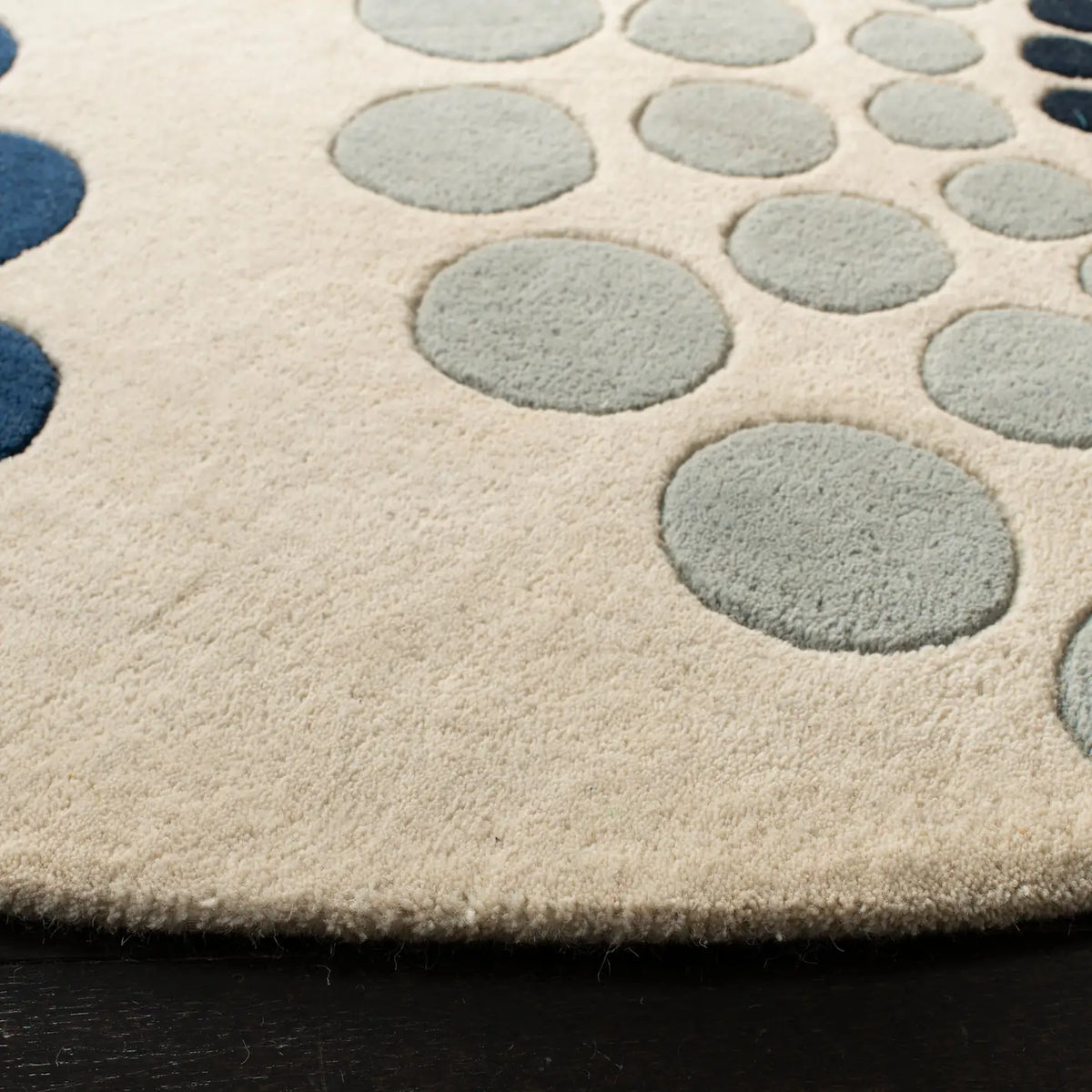 Safavieh Soho 6'-0" x 6'-0" Rug in Ivory / Multi