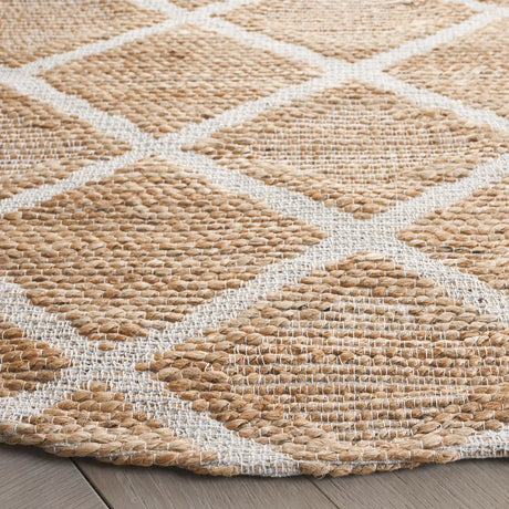 Safavieh Natural Fiber 7'-0" x 7'-0" Rug in Natural / Ivory