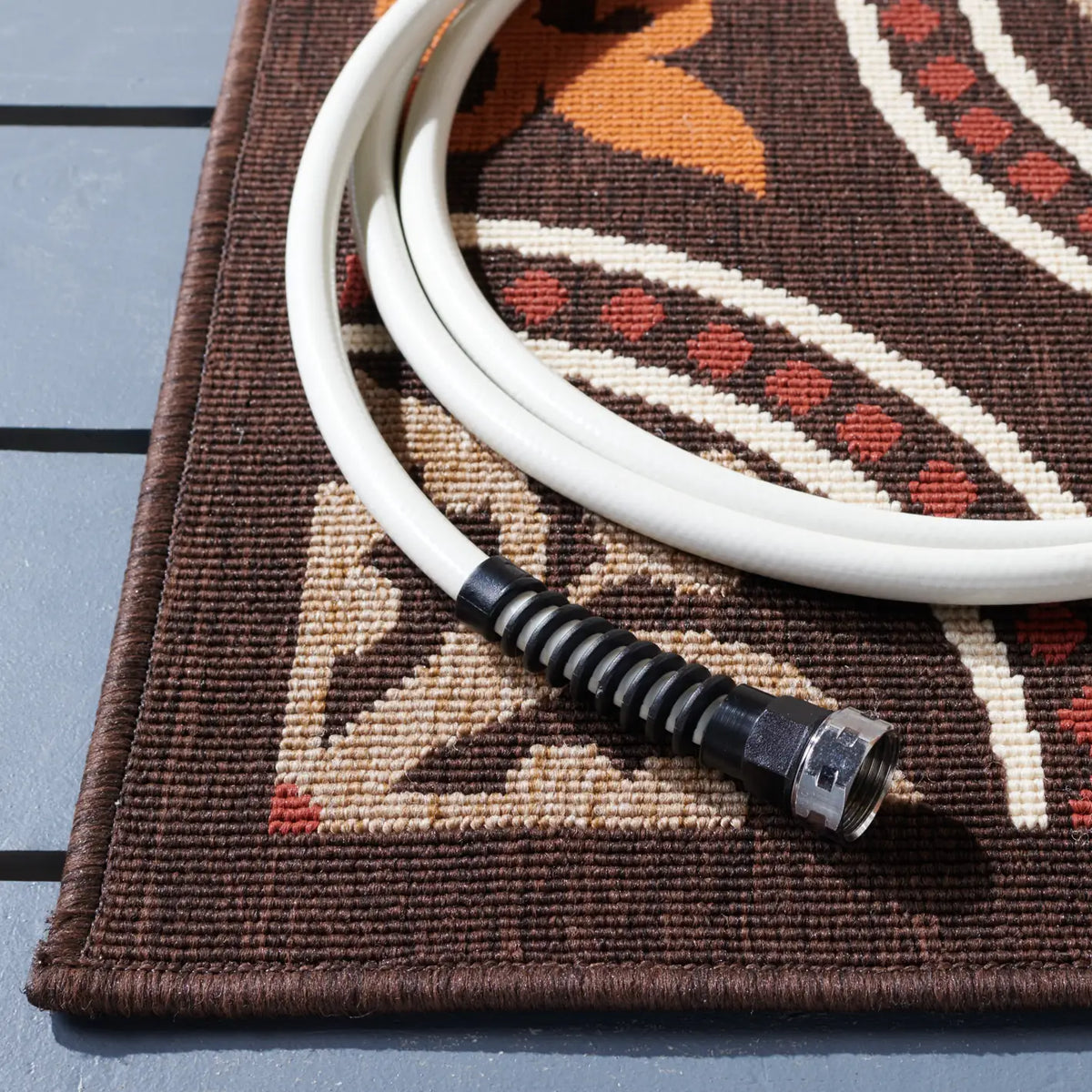 Safavieh Veranda 5'-3" x 7'-7" Rug in Chocolate / Terracotta