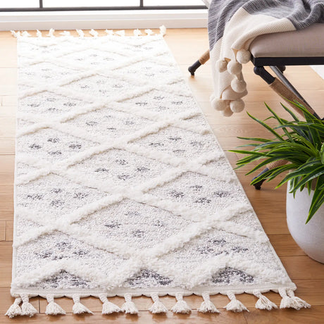 Safavieh Moroccan Tassel Shag 2'-3" x 8'-0" Rug in Beige / Ivory