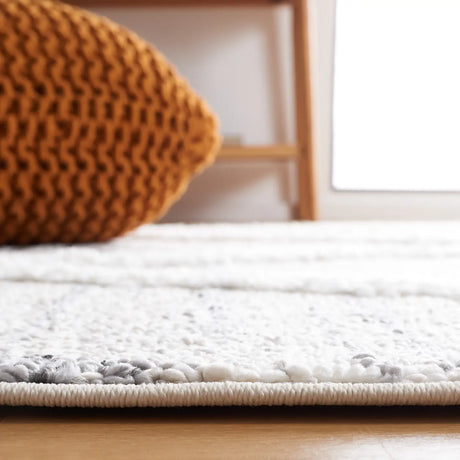 Safavieh Moroccan Tassel Shag 4'-0" x 6'-0" Rug in Beige / Grey