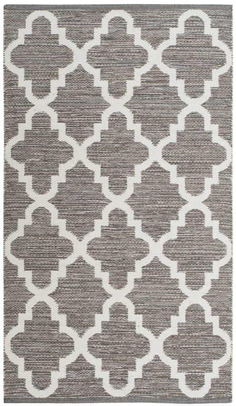 Safavieh Montauk 2'-3" x 3'-9" Rug in Beige / Ivory