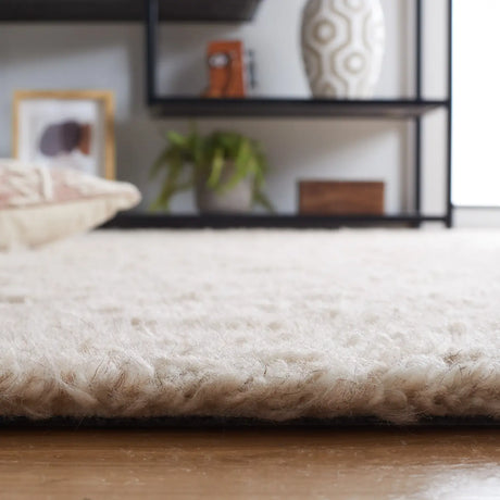 Safavieh Casablanca 4'-0" x 6'-0" Rug in Beige