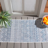Safavieh Courtyard 2'-0" x 3'-7" Rug in Ivory / Navy