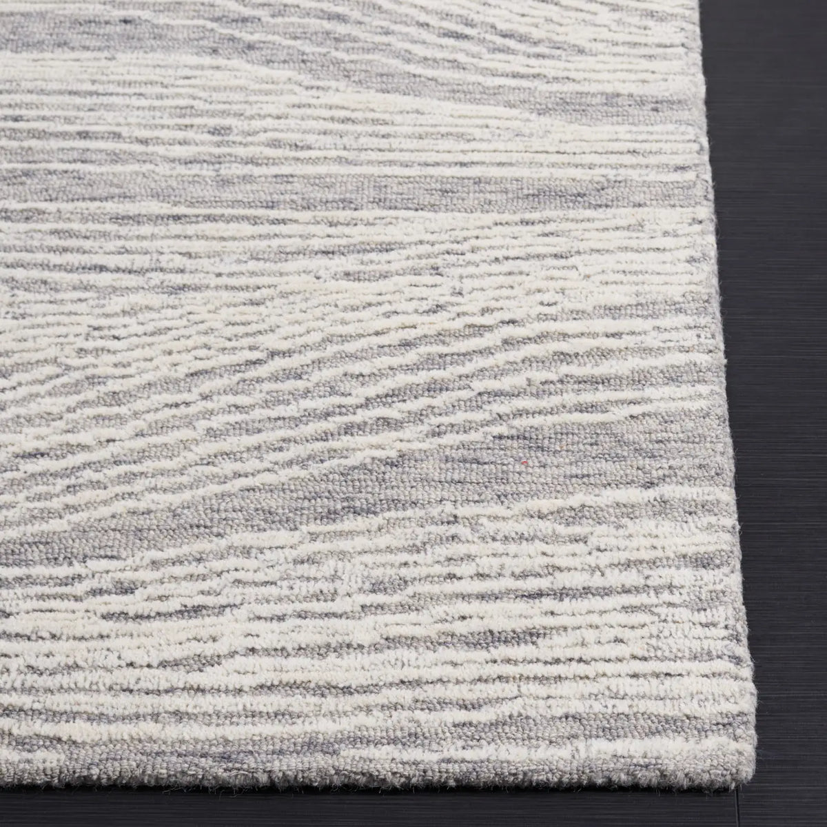 Safavieh Metro 4'-0" x 6'-0" Rug in Grey / Ivory